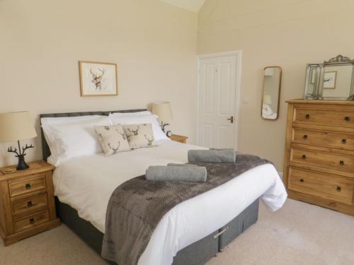 westonby lodge bedroom