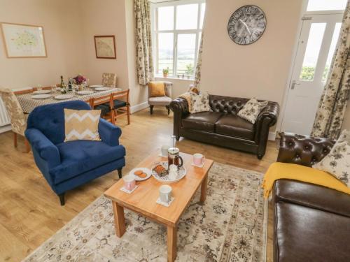 westonby lodge living room